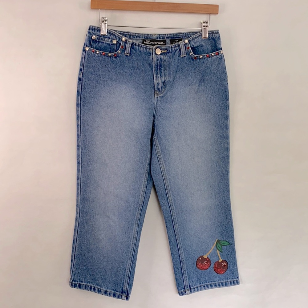 No Boundaries Lowrise Bedazzled Capri Jeans